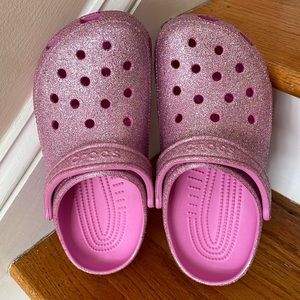 NEW NEVER WORN Unisex Taffy Pink Glitter Crocs Clog Men’s Size 7 Women’s Size 9